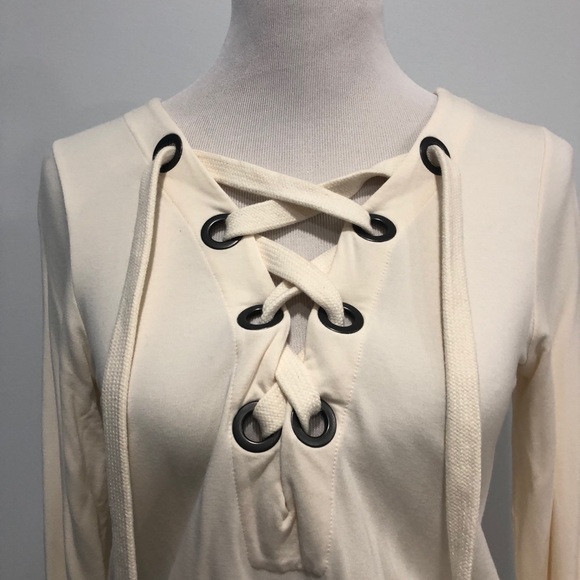 ⭐️HOST PICK⭐️Alo Yoga Lace Up Top - Picture 5 of 7